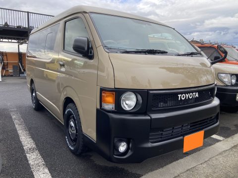 新車ハイエース　ワゴンGL　丸目換装　ライトキャンピングカーFD-BOX0　オールペイントベージュ　フロント